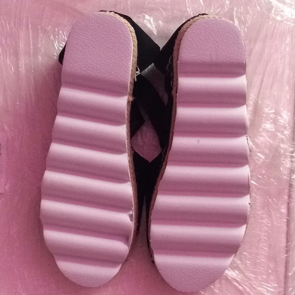 New! Black Sandal - Picture 3 of 4